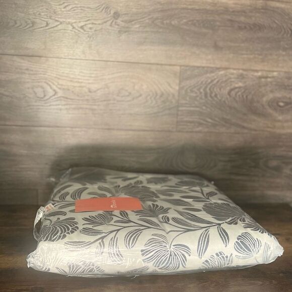 The Company Store Sunbrella Contoured Chair Cushion,Navy Floral, 20” x 20”, NWT! - Picture 14 of 16